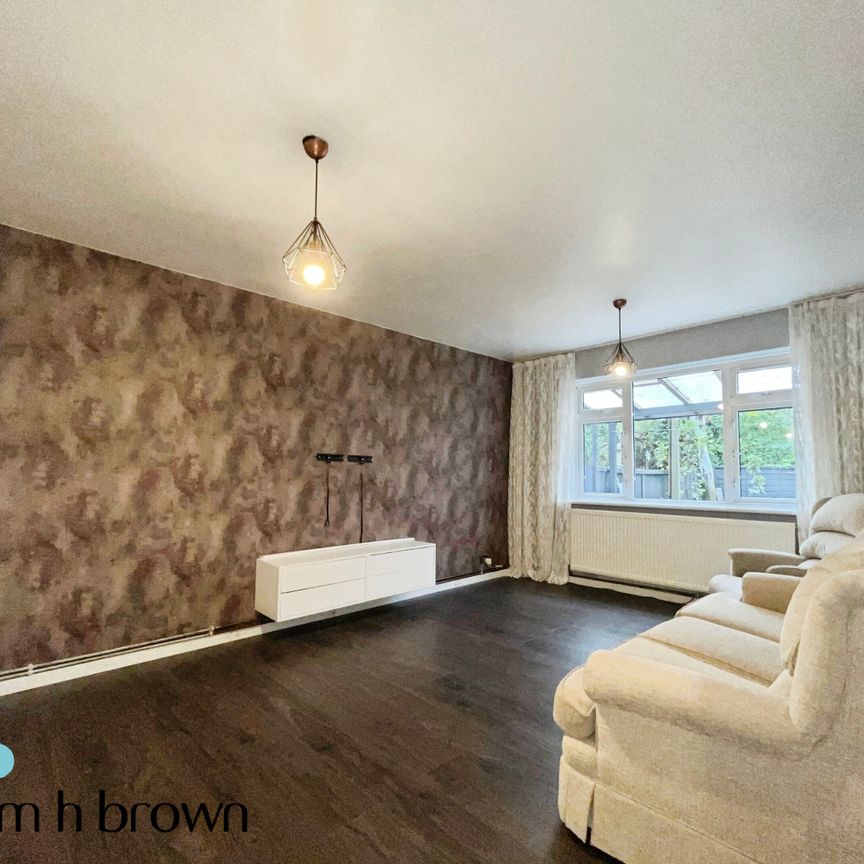 Kingston Hill Avenue, Romford - Photo 1