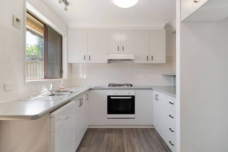 Stylish, Low-Maintenance Townhouse in Prime East Toowoomba Location - Photo 4