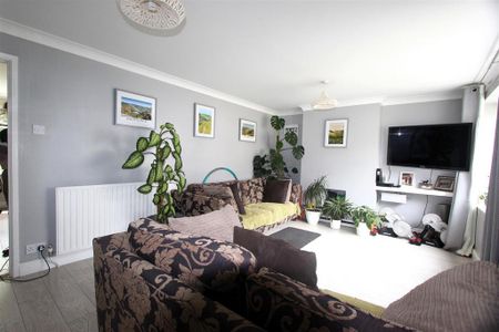 3 bedroom terraced house to rent - Photo 2