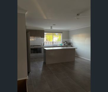 29 Botany Way, Cranbourne East, Vic 3977 - Photo 2