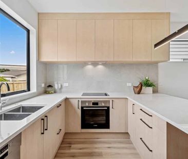 Stylish Living in Te Atatu South! - Photo 5