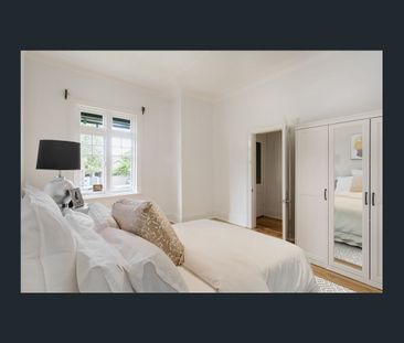 Spacious family home with large backyard - Photo 2