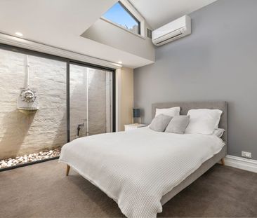 Stylish 5-Bedroom, 3-Bathroom Family Home with Outdoor Entertaining... - Photo 4