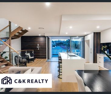 Stylish 3-Bedroom Townhome in Riverside Hawthorne - Photo 1