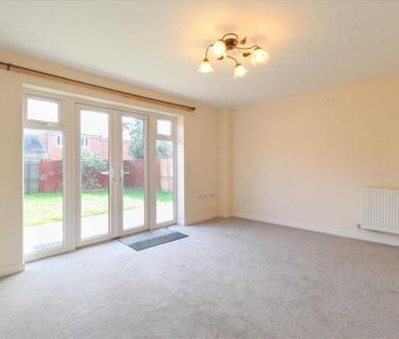 4 bedroom semi-detached house to rent - Photo 5