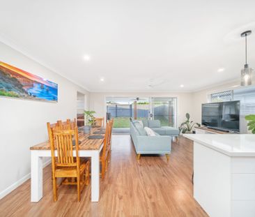 Cosy 5 Bedroom Nestled in the highly sought-after North Harbour Com... - Photo 6