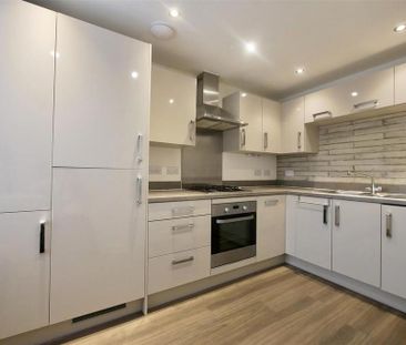 3 bedroom semi-detached house to rent - Photo 5