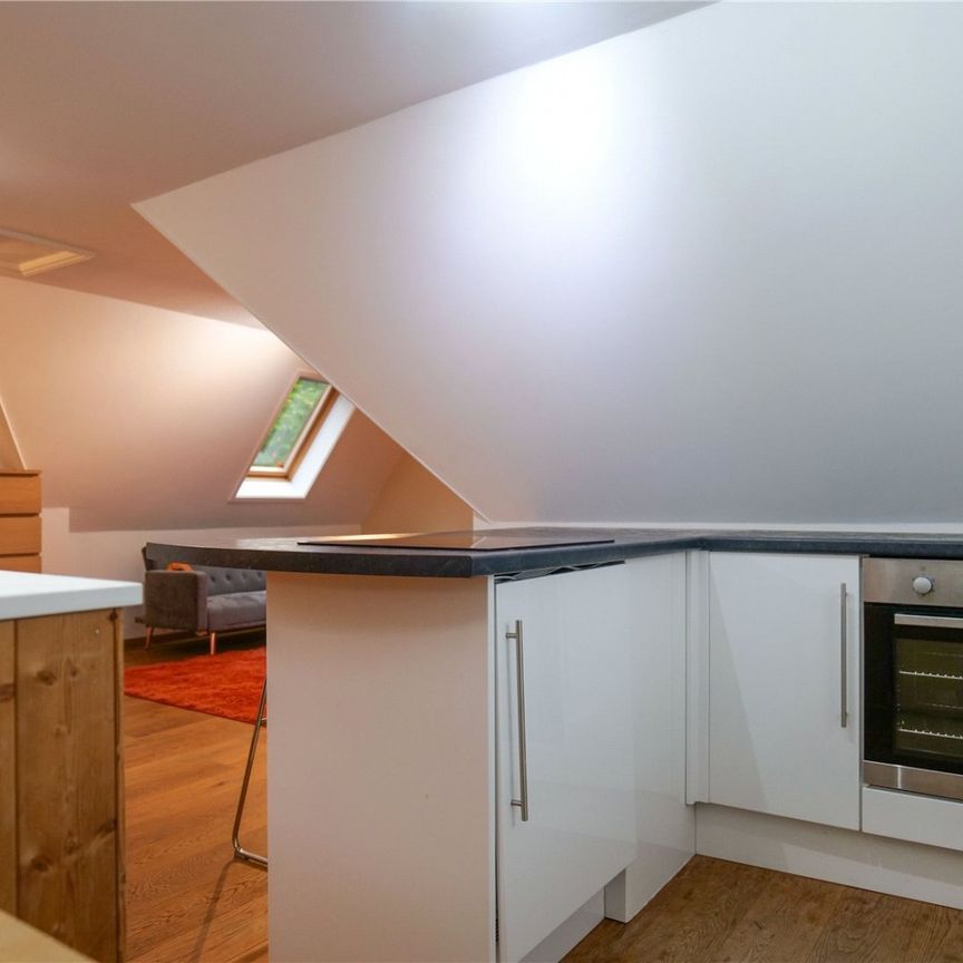 The Warren Cottage, Warren Road, Woodley, Reading, RG5 - Photo 1