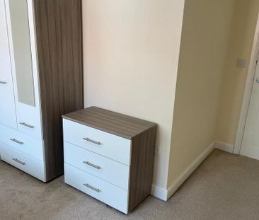 1 bedroom in a house share to rent - Photo 4