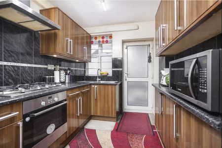 TWO BEDROOM FLAT WEST HENDON BROADWAY NW9 - Photo 4