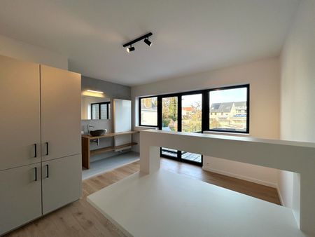 Volledig gerenoveerd duplex-appartement met 3 ruime slaapkamers te centrum Tielt! - Foto 3