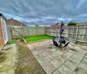 3 bedroom end of terrace house to rent - Photo 1