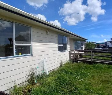 3BR Manurewa Home & A fully self contained unit. - Photo 4