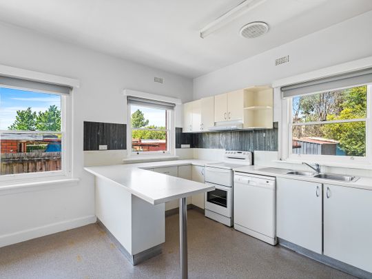 34 Earl Street Sandy Bay TAS 7005 Australia - Photo 1