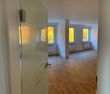 Hochwertige 4-Raum-Wohnung in Top-Lage von Schlema - Photo 2