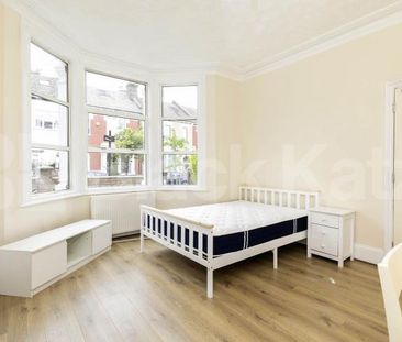 Amazing 5 double bedroom house with garden mins to tube & shops - Photo 5