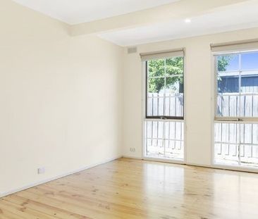 Beautiful 3 Bedroom Home - Photo 4