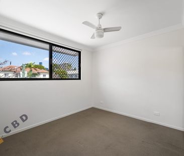 Top-floor Apartment in New Farm, Moments from Lifestyle Icons! - Photo 2
