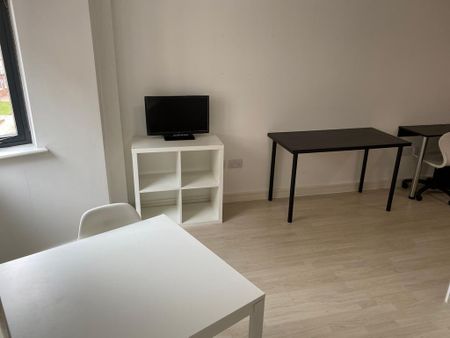 Studio to rent - Photo 3