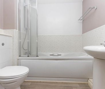 2 bedroom ground floor flat to rent - Photo 2