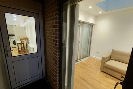 Linkways, STEVENAGE - Photo 4