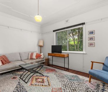 Art Deco apartment in the heart of Bowen Hills - Photo 2