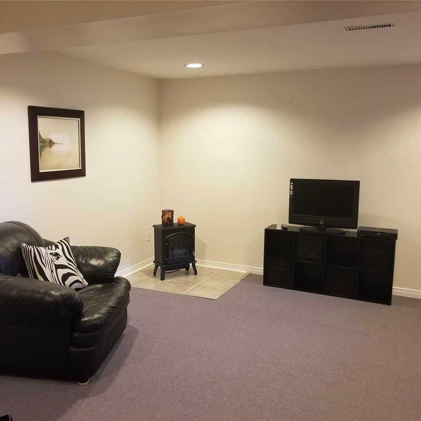 For Lease - 1310 Charter Crescent, Oshawa, Ontario - Photo 1