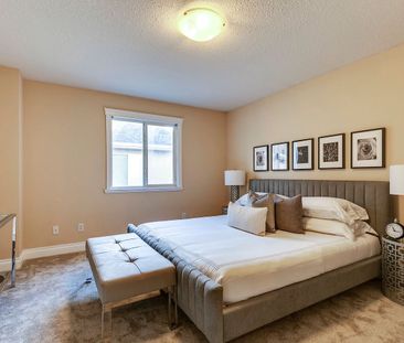 526 56 Avenue Southwest, Calgary - Photo 2