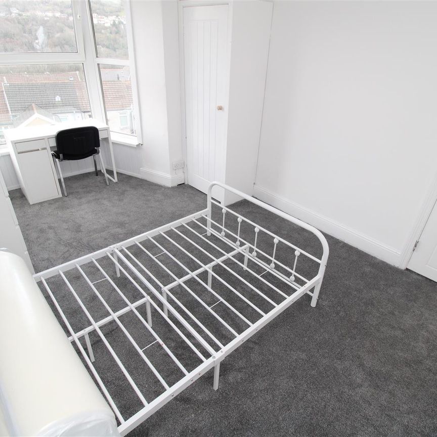 House - Terraced For Rent Laura Street, Pontypridd - Photo 1