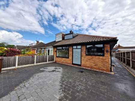 3 bedroom semi-detached bungalow to let - Photo 4