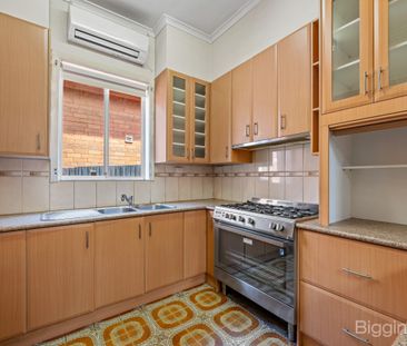 Family home in a Premier Location! - Photo 2