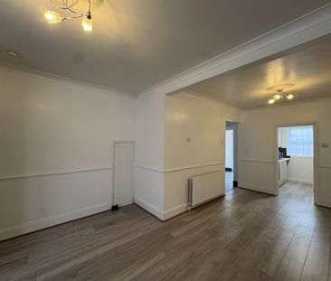 3 Bed Terraced House, Gresham Road, E16 - Photo 1