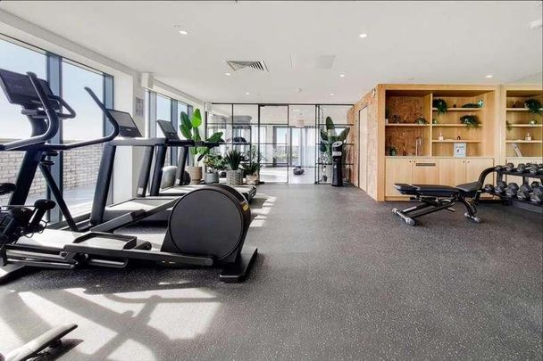 Uncle Southall, Southall, UB2 - Photo 1