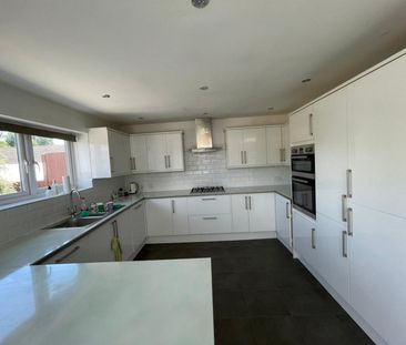 4 Bedroom Bungalow To Let - Photo 5