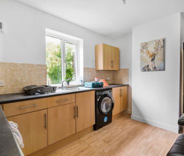 3 bedroom semi-detached house to rent - Photo 2