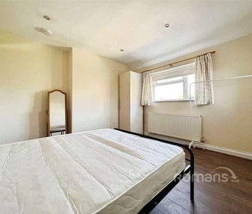 Mytchett Road, Mytchett, Camberley, Surrey, GU16 - Photo 6