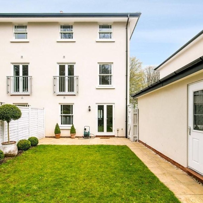 4 bedroom semi-detached house to rent - Photo 1