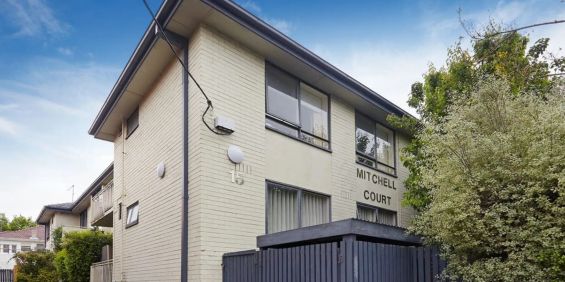 FULLY RENOVATED TWO BEDROOM APARTMENT - Photo 3