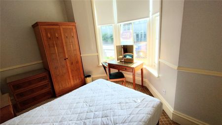 3 bedroom apartment to rent - Photo 3