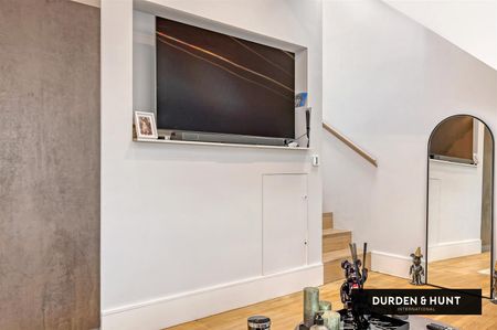 89 High Road, Loughton - Photo 3