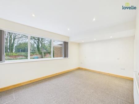 4 bedroom Detached bungalow To Let - Photo 3