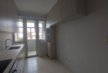 Apartamento T4 para Arrendamento com Garagem em zona prestigiada no Porto