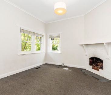 Beautiful Home In Glen Iris - Photo 2