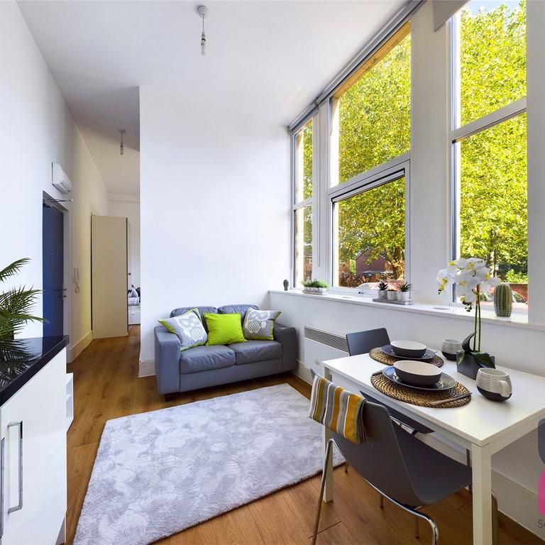 Studio to rent - Photo 1