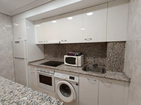 Piso de alquiler en Plaza Monasterio de la Oliva, 1, San Juan - Foto 2