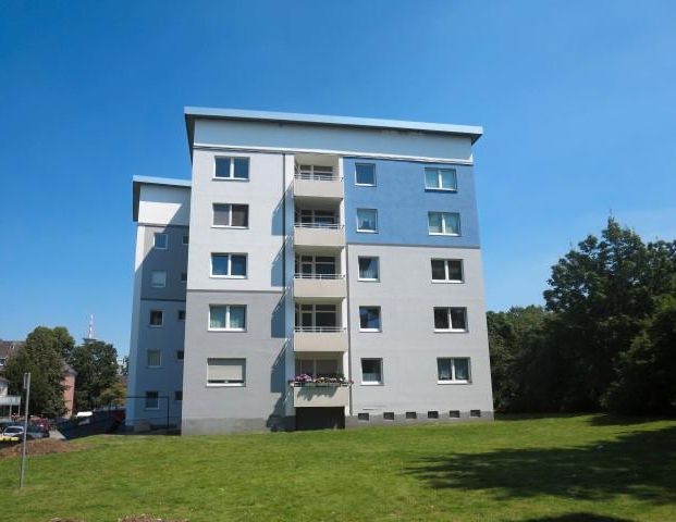 Bei VIVAWEST die Sonnenstrahlen auf dem eigenen Balkon genießen. - Foto 1
