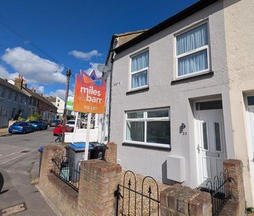 2 bedroom end of terrace house to rent - Photo 2