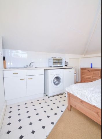 Studio Flat, Warwick Gardens, W14 - Photo 2