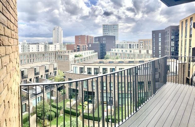 Stunning 2 double bedroom apartment available for rent immediately, London E16 - Photo 1