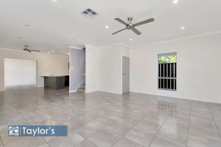 CONTEMPORY LIVING WITH SPACE FOR THE WHOLE FAMILY - Photo 2